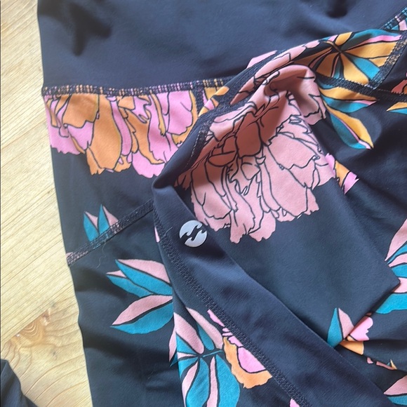 Floral Patterned Leggings and bra set - Picture 2 of 8